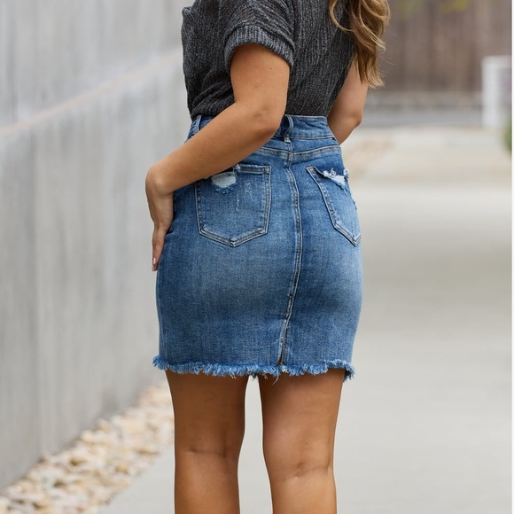 NEW RISEN Amelia Medium Wash High Rise Raw Hem Denim Mini Skirt - Picture 5 of 5